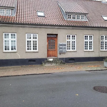 Gamle Praestegard, Vicevaertlejlighed Arup (Funen)